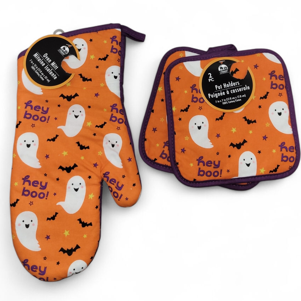 3 Piece Halloween Oven Mitt and Pot Holder Set (Hey Boo!)